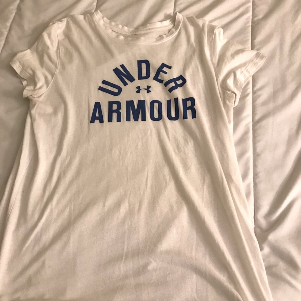Under Armour tee never worn in great condition.
